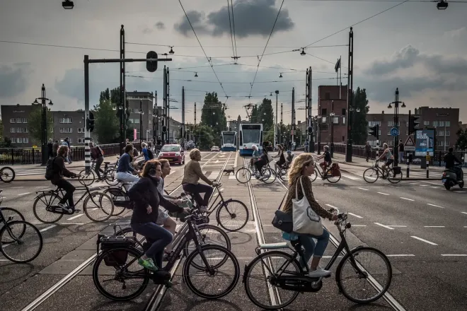 Calles concurridas en Ámsterdam